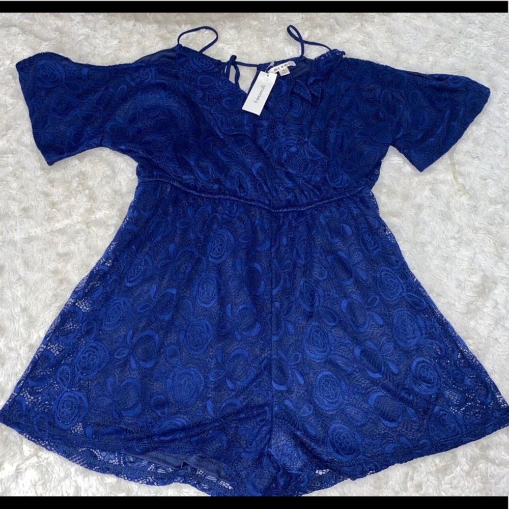 NWT Francesca’s lace Romper Navy blue